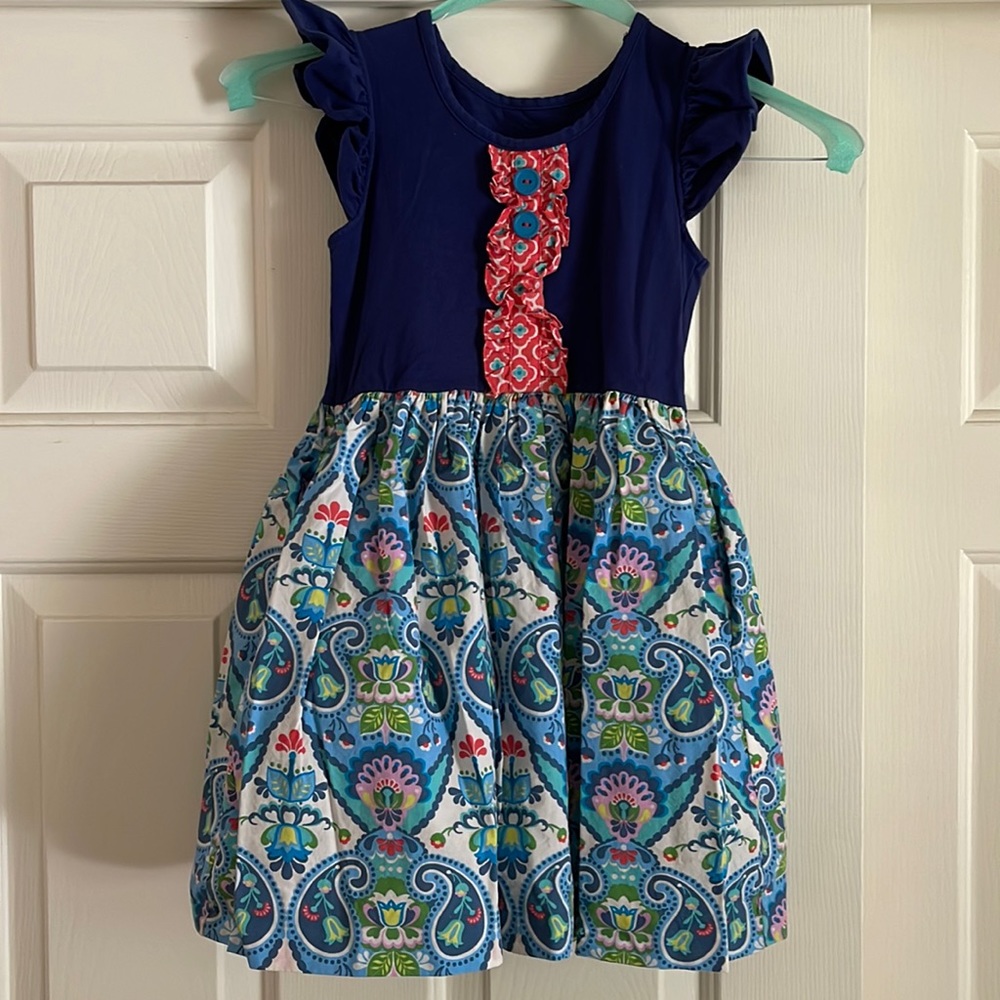 Size 6-7 paisley print sleeveless Eleanor Rose dress with pockets. Like new.